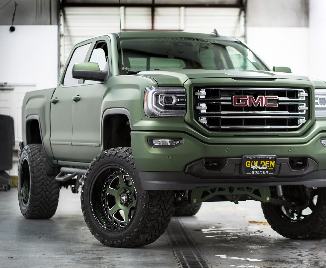 2004 GMC Sierra Green Truck